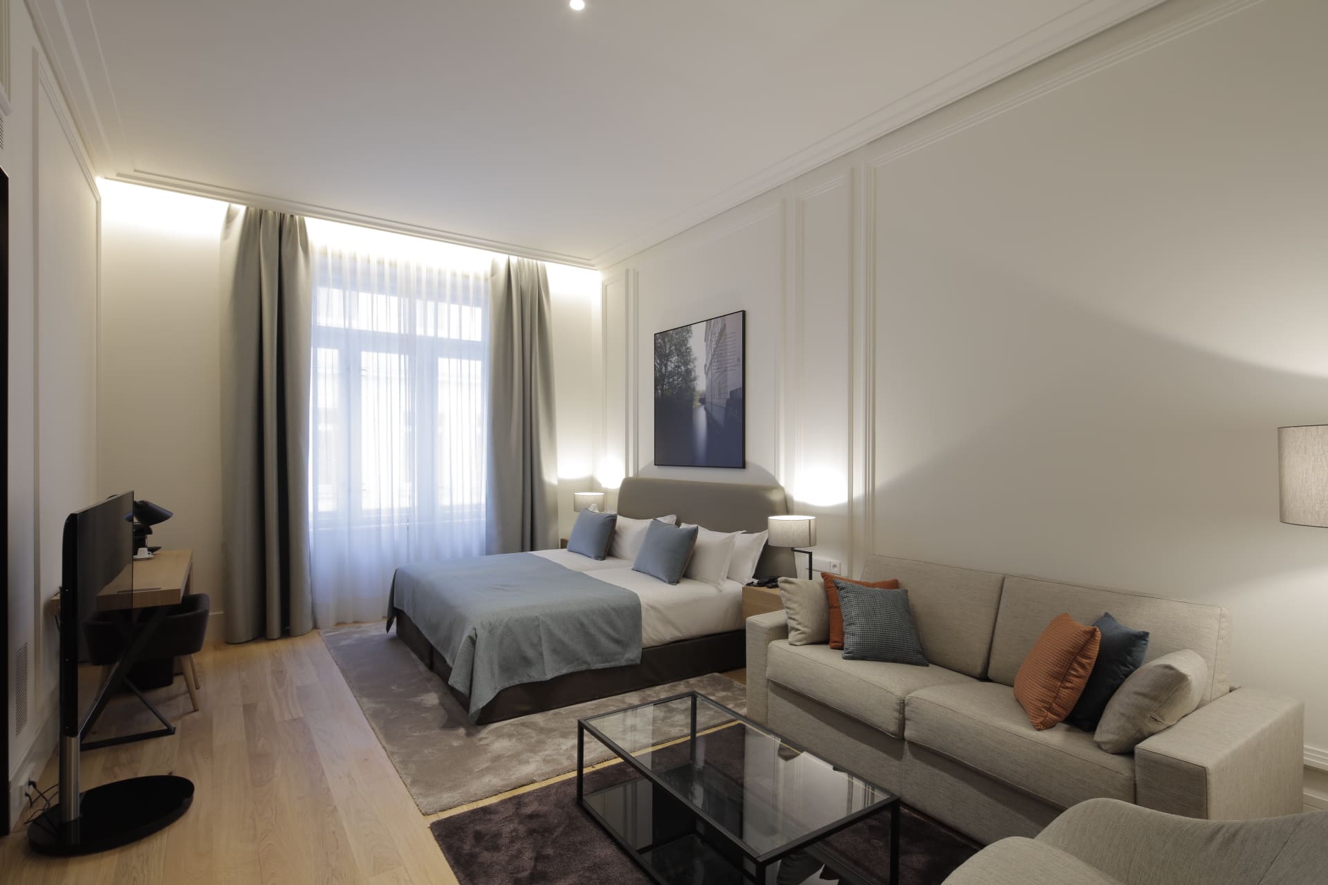 Overview of a fully equipped family room in Prague